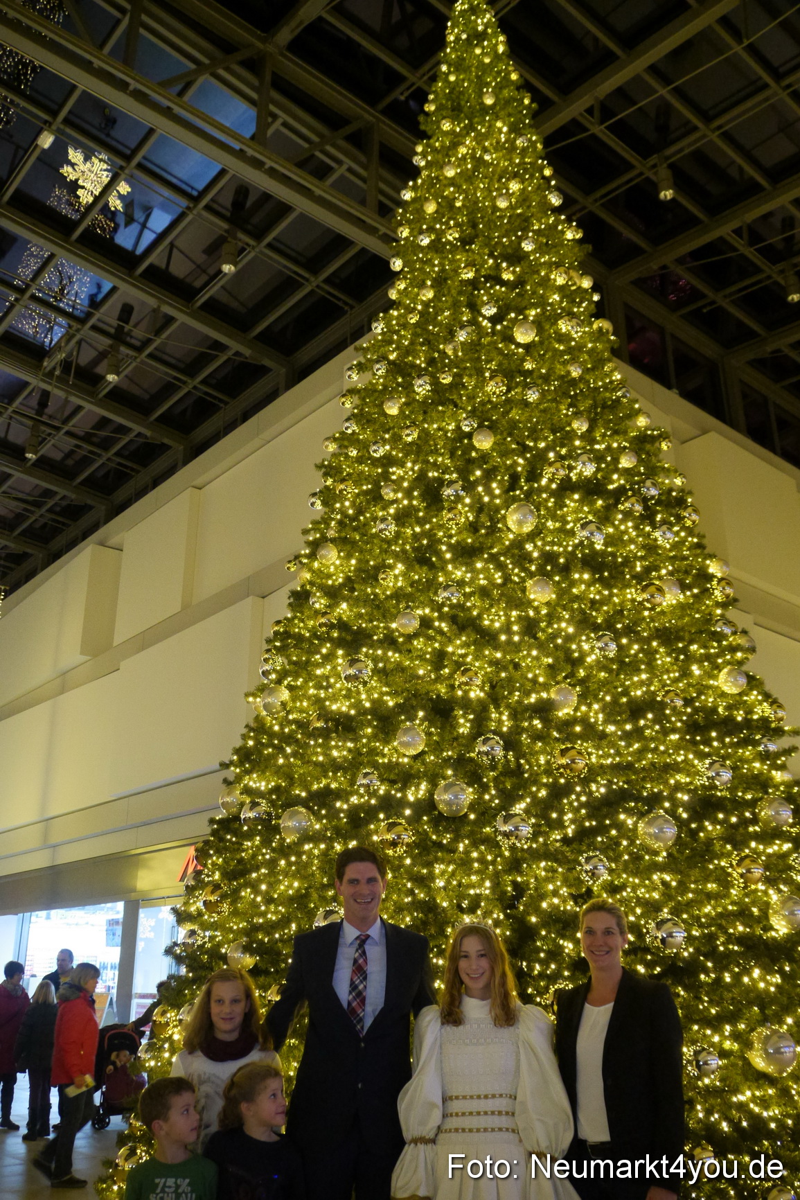 NeuerMarkt Weihnachtsbeleuchtung 271115 0003